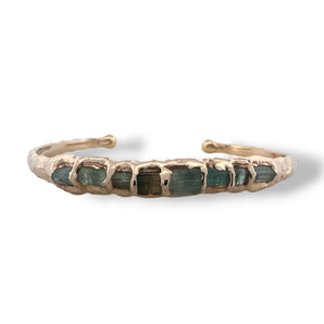 gold vermeil bracelet with rough cut green tourmaline stones hammered texture adjustable cuff 16 to 17 cm