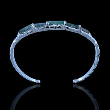 Sterling silver bracelet with rough-cut aquamarine stones. Adjustable 16–17 cm (6.3–6.7 in), hammered finish, perfect for stacking and everyday wear.
