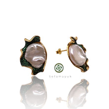 Farisa Baroque Pearl Earrings