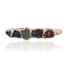 Gold vermeil bracelet with rough garnet and aquamarine stones. Adjustable 16–17 cm (6.3–6.7 in), hammered finish, tarnish-resistant, perfect for stacking.