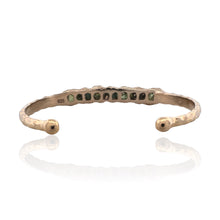 Gold vermeil bracelet with rough emerald and peridot stones. Adjustable 16–17 cm (6.3–6.7 in), hammered finish, tarnish-resistant, perfect for stacking.