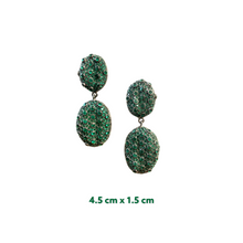 A pair of drop-shaped earrings with a green zirconia stone setting, rosegold-black rhodium plating, and a length of 4.5 cm.